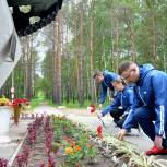 Амурские волонтеры приводят в порядок воинские мемориалы