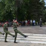 В Андроповском муниципальном округе члены партии «Единая Россия» возложили цветы к памятнику Ю.В. Андропова