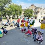При поддержке «Единой России» в поселке Бажова Копейска прошел праздник-развлечение "Здравствуй лето" для воспитанников детских садов