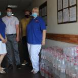 Единороссы привезли на станцию скорой медицинской помощи питьевую воду
