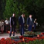 Депутат Саркис Гогорян принял участие в возложении цветов в День памяти и скорби
