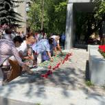 Митинг и акция «Свеча памяти» прошли у стелы «Труженикам тыла» в Ленинском районе