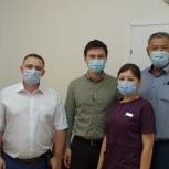 Калмыцкие единороссы поздравили с днем медицинского работника