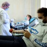 «Единая Россия» организовала сдачу крови редких групп для пациентов Петербургского онкоцентра