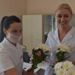 Молодогвардейцы Моршанска поздравили врачей с предстоящим профессиональным праздником