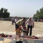 Единороссы Кавказского района возложили цветы к Вечному огню
