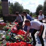 Копейчане зажгли свечи в знак благодарности за подвиг и мужество солдат, погибших на полях сражений
