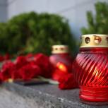 Активисты возложили цветы к мемориальной  доске Герою Советского Союза Цезарю Львовичу Куникову