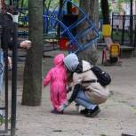 Почти 11 тысяч человек обратились в приемные «Единой России» за решением вопросов сферы материнства и детства