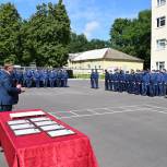 Единороссы поздравили служащих войсковой части с приближающимся Днем России