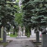 Молодогвардейцы помогли в восстановлении памятников на «Аллее героев» в Колышлее