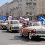 12 июня партия «Единая Россия» и «Молодая Гвардия» в Прикамье организовали автопробег и флешмоб