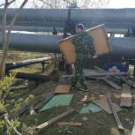 Лабытнангские единороссы навели порядок на улице Овражной