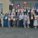 В Башмаковском районе депутат Государственной Думы Иван Фирюлин поздравил выпускников с окончанием школы