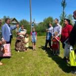 В Новгородской области многодетным семьям вручили планшеты