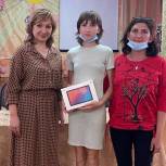 Школьникам из Томской и Ростовской областей подарили планшеты