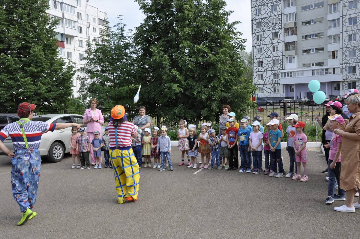 В Уфе активисты «Единой России» организовали праздник для детей из  социального приюта