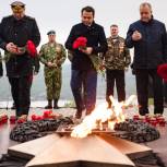 В 4:00 у мурманского «Алеши» зажгли свечи памяти