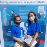 Волонтеры проекта «Будь здоров» и студенты-медики дежурят на постоянном пункте вакцинации в Ижевске