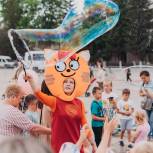 Молекулярное шоу, веселые старты и обновленный реабилитационный центр: самарские единороссы поздравили юных жителей Самарской области с днем защиты детей
