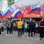 В Снежинске при поддержке партийцев прошел флешмоб «Своих не бросаем»
