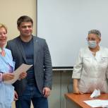 Единороссы в Петербурге поздравили медиков с профессиональным праздником