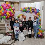 Единороссы поздравили детей из приемных семей с праздником