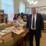 Школы Мелитополя и района получили 1 тыс. книг от Крыма и Псковской области
