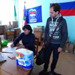 Секретарь Мостовского МО помог переселенцам из Луганска