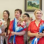 В Краснодаре молодогвардейцы поздравили врачей с наступающим Днём медицинского работника