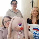 «Единая Россия» передала подарки детям с ОВЗ в Тацинском районе
