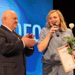 Депутат Анна Соломеина поздравила каменских медиков с профессиональным праздником