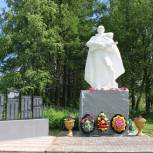 При поддержке Азимова в Свечинском округе проведена реконструкция памятника воину-победителю