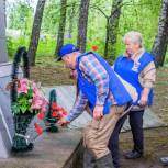 Починковские единороссы благоустроили мемориал погибшим односельчанам