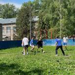 В Октябрьском районе при поддержке партии «Единая Россия» прошел турнир по дворовому футболу среди команд студентов начальных курсов