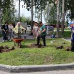 В ХМАО активисты «Единой России» приняли участие в акции «Сад памяти»
