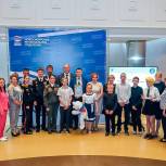 Александр Карелин поздравил юных героев Новосибирской области