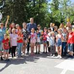 Алексей Волоцков поздравил детей Донбасса с праздником