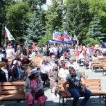 Жители Челябинска пришли на митинг-концерт в поддержку российских солдат, участвующих в спецоперации