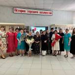 В Кизляре "Единая Россия" организовала встречу ветеранов медицинского труда со своими  коллегами-приемниками