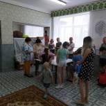 Любовь Хенкина посетила детей из пункта временного размещения