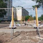Спортплощадку устанавливают на улице Днепропетровской в Ленинском районе по программе «Формирование комфортной городской среды»