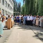 Елена Беседина поздравила выпускников Курского электромеханического техникума и их родителей