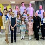 На западе Москвы депутат Государственной Думы Евгений Попов поздравил детей с праздником