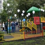 В Екатеринбурге при поддержке «Единой России» открыли первый в этом году благоустроенный двор