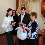 В Октябрьском районе накануне 12 июня торжественно вручили паспорта юным гражданам России