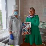 В Сернурском районе единороссы поздравили медицинских работников
