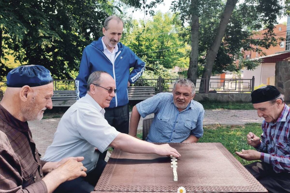 В День друзей в Чеченской Республике представители старшего поколения  сыграли в настольные игры