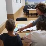 В Омске «Единая Россия» инициировала организацию подготовки детей беженцев из Донбасса к школе