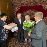 Единороссы поздравили супругов Рыжовых с «бриллиантовой свадьбой»